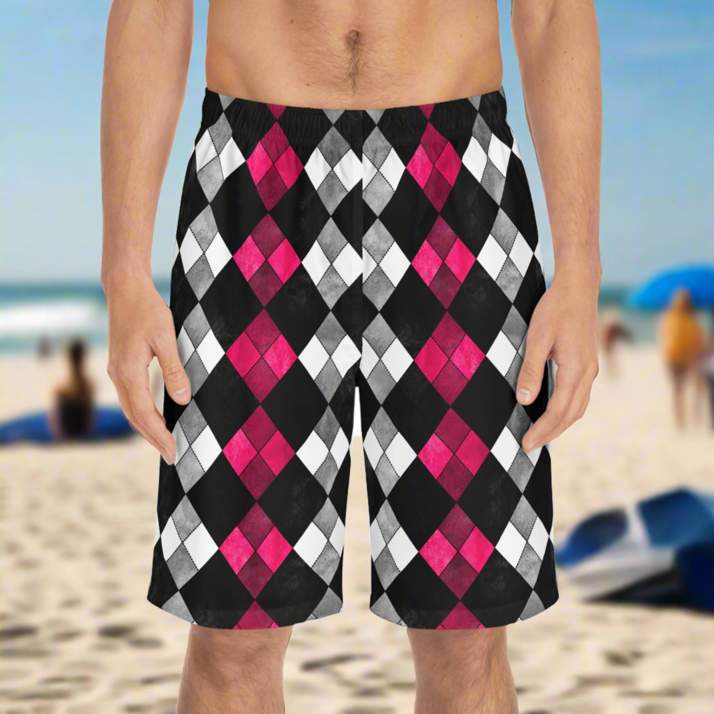 Schwarz-weiße Argyle-Boardshorts – Fuchsia-Akzent